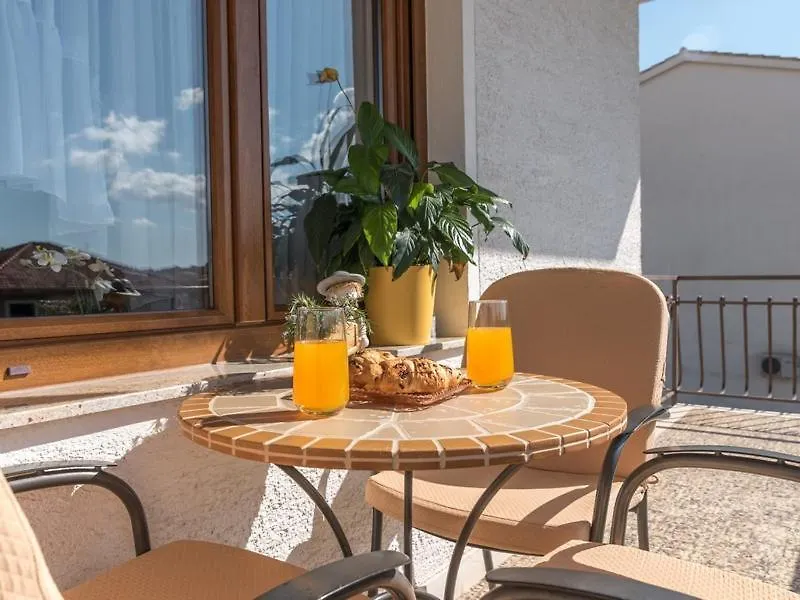 Apartment Domi Trogir 0*,